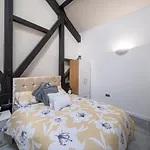 Stunning 2 Bedroom Penthouse In Bradford Centre Брадфорд