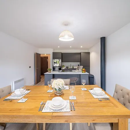 Apartment Stunning 2 Bedroom Penthouse In Bradford Centre *