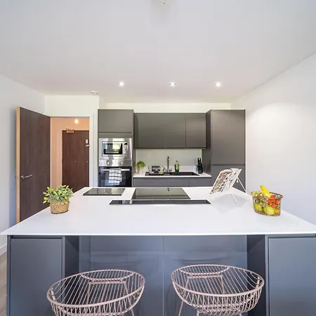 Apartment Stunning 2 Bedroom Penthouse In Bradford Centre *