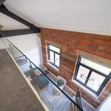 Stunning 2 Bedroom Penthouse In Bradford Centre *