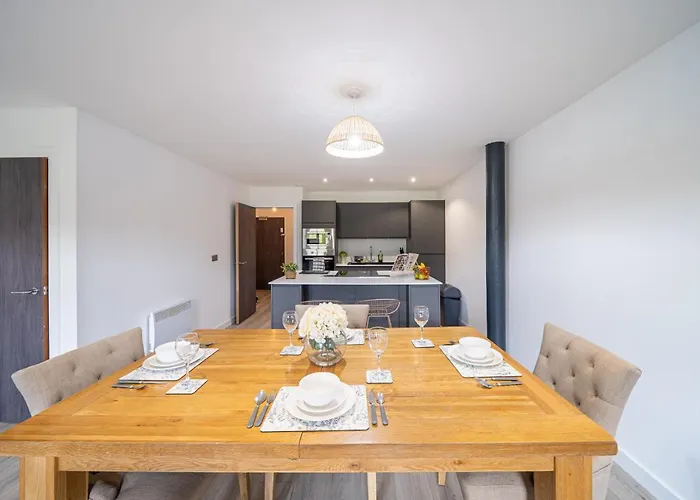 Апартаменты Stunning 2 Bedroom Penthouse In Bradford Centre *