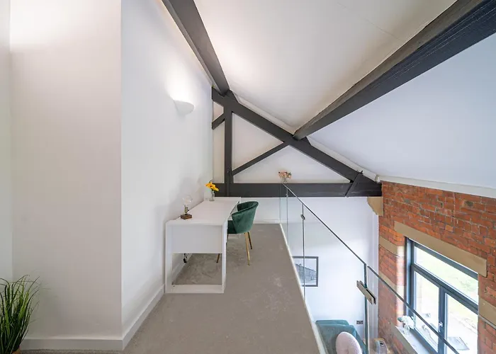 Stunning 2 Bedroom Penthouse In Bradford Centre *