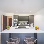 شقة Stunning 2 Bedroom Penthouse In Bradford Centre *