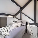 شقة Stunning 2 Bedroom Penthouse In Bradford Centre *