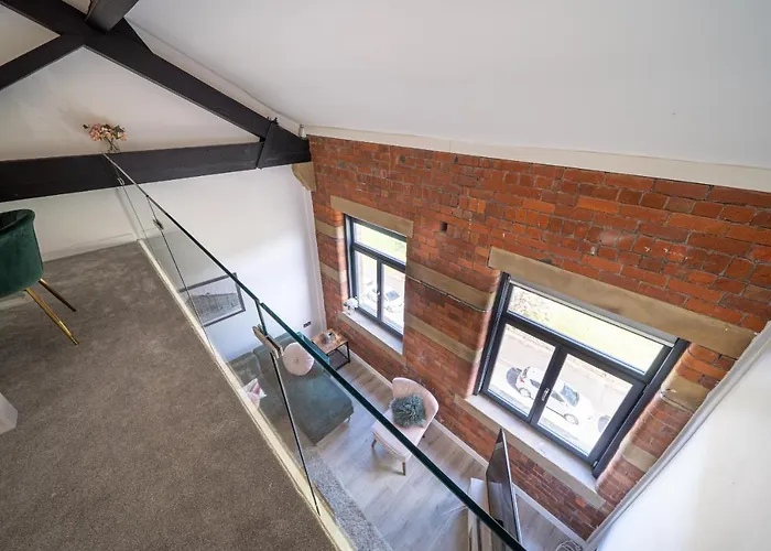 Stunning 2 Bedroom Penthouse In Bradford Centre *